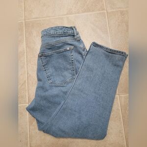 Everlane Curvy Cheeky Jean Light Wash. EUC.